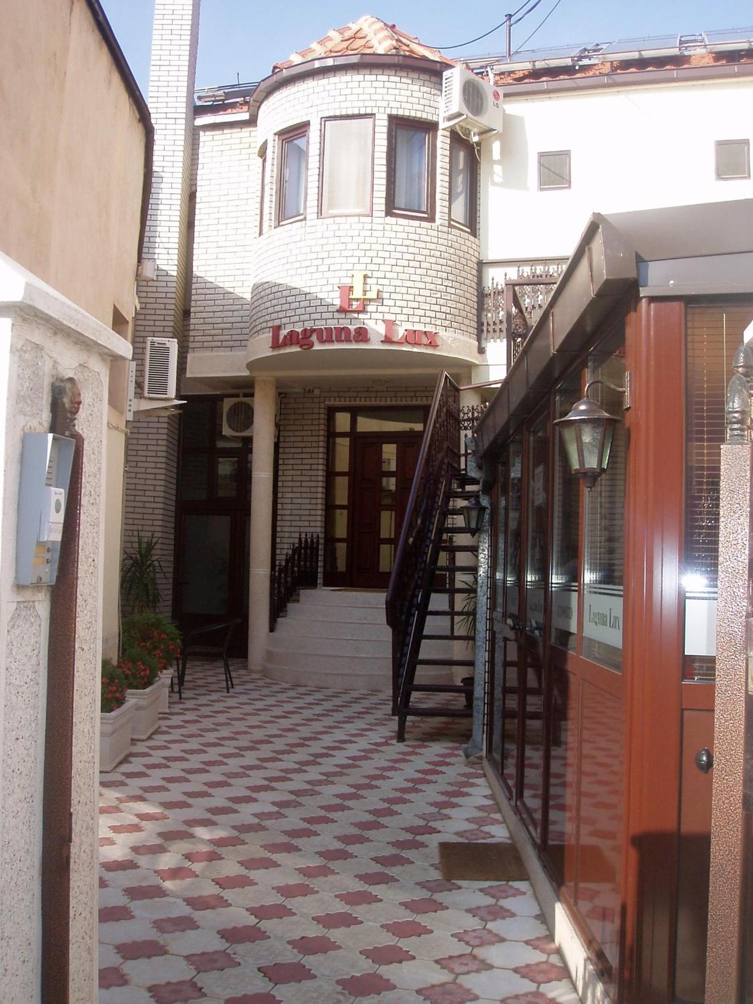Garni Hotel Laguna Lux Ni Exterior foto